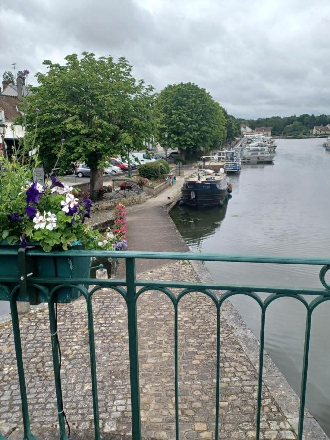 Entre Loire Et Canal Briare Exterior foto
